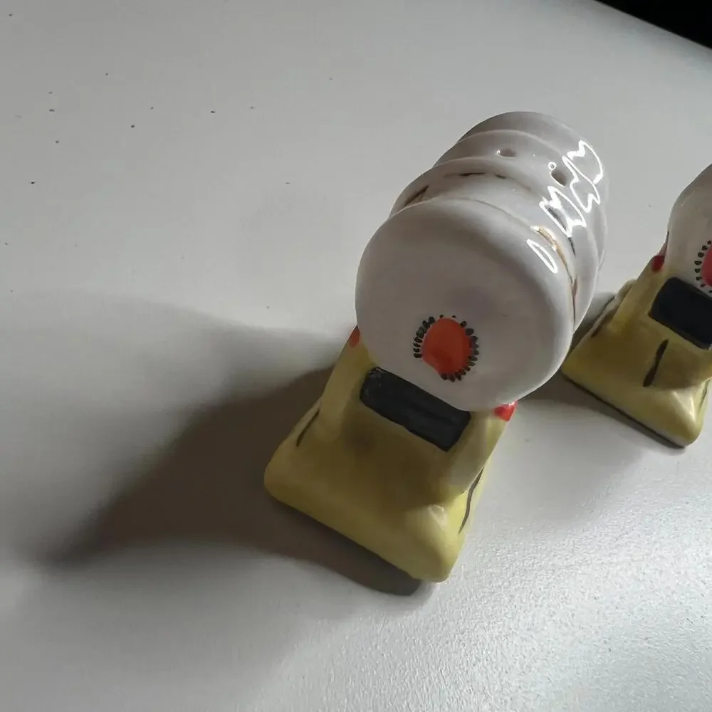 Vintage Yellow Covered Wagon Retro Western Salt &‎ Pepper Shaker Set Japan